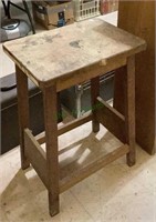 Vintage hardwood stool/ plant stand measures 28