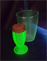 Vintage uranium glass shaker, glass