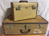 Set of very cool Oshkosh vintage luggage pieces