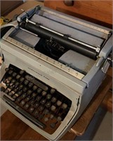 Vintage UNDERWOOD Typewriter, Not Tested