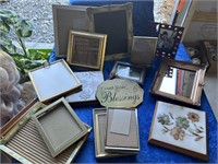 Trivets, plaque, mirrors & pic frames
