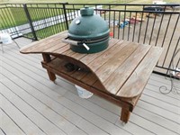 Big Green Egg with Wood Table Stand