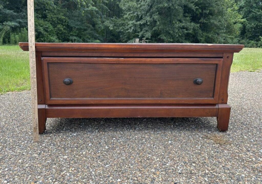 Sturdy Wooden Coffee Table w/Drawer