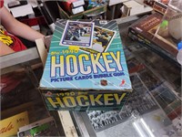 1990 Topps Hockey wax pack box