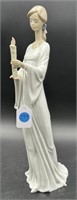 TALL LLADRO WOMAN FIGURE WITH CANDLE
