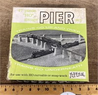 Atlas HO gauge pier set