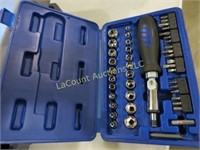 socket set in plastic case complete