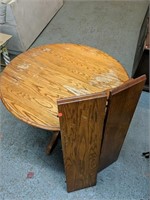 Pedestal Table with two leaves 40"-60"(with
