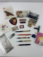 Clutch of trinkets, pens, cards, photos,