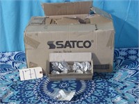 Large Case Of Satco 80/1888 Gu24 Socket Reducer