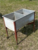 Vintage wash basin on castors, aluminum