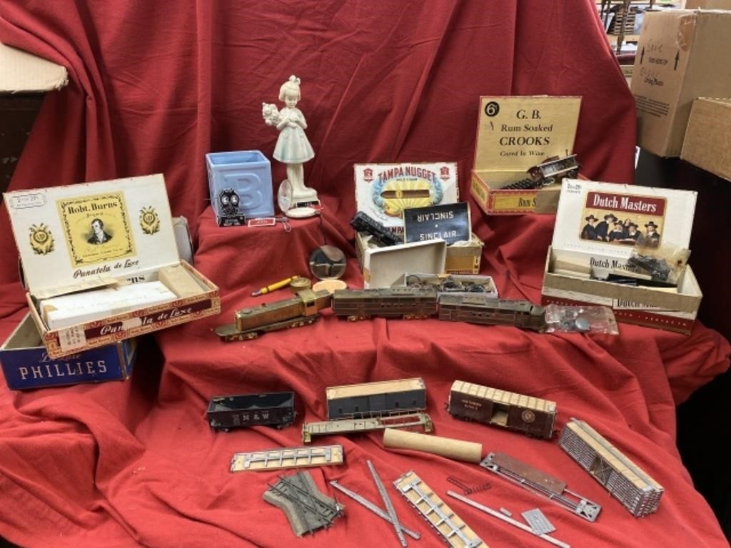 VINTAGE SINCLAIR TRAIN AND ACCESSOIRES, MISC