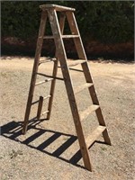 6’ Wood A-Frame Ladder