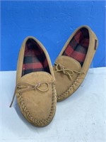 Canadiana Size 10 Slippers