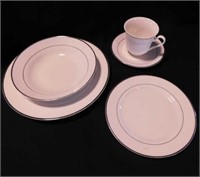 Gibson china dinnerware set for 4: