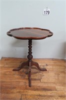Vintage Queen Anne Style Side Table 26" Tall