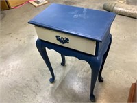 Sm.Q.A. Table / drawer