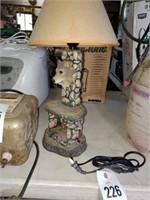 WOLVE HEAD THEMED TABLE LAMP