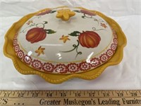 Pumpkin casserole dish with lid diameter of 10