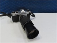 PENTAX Asahi "K1000" Camera w/ Large Lens