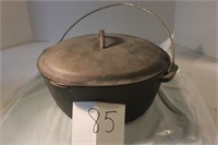 #8 CAST IRON DUTCH OVEN 10 5/8"