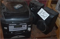 PORTABLE STEREO SYSTEM, 5 CDS, AM/FM