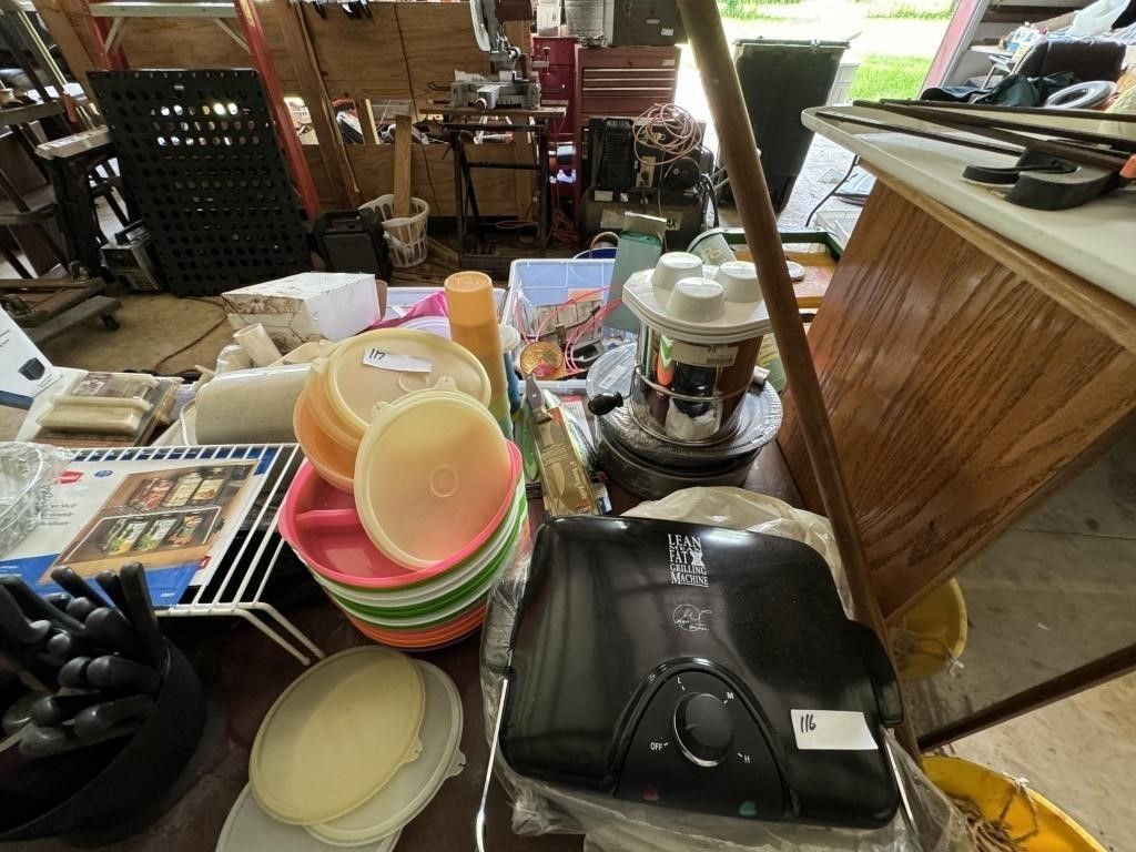 LOT OF PLASTICWARE, FLATWARE AND KITCHEN ITEMS