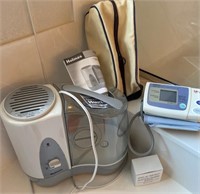 T - BLOOD PRESSURE MONITOR, HUMIDIFIER, MORE (M29)