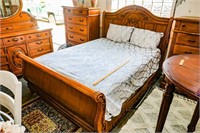 Vaughan Furniture Oak Queen Size Sleigh Bed w/