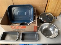 Box with pans
