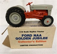 1/16 Ford NAA Golden Jubilee Tractor with Box