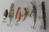 Heddon lure lucky 13 good shape and assortment of