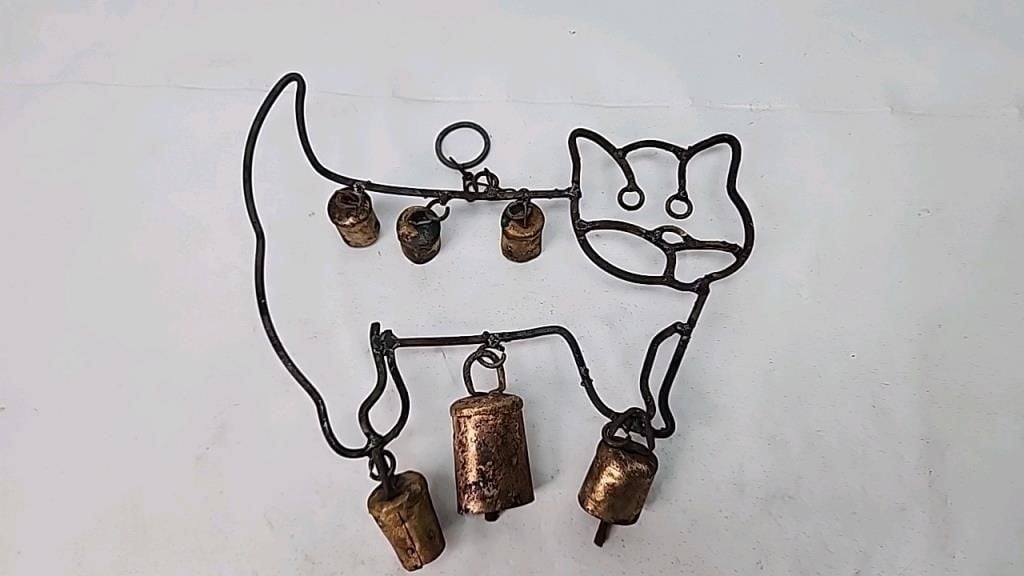 Cast-iron cat chimes