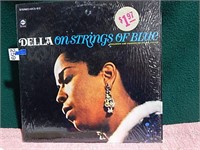 Della On Strings of Blue
