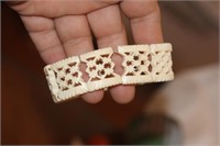 Well Carved Elastic B o n e Bracelet