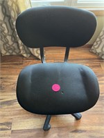 Rolling Office Chair (Has Hole in Cushion)