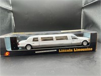 Die Cast Lincoln Limousine 1:25