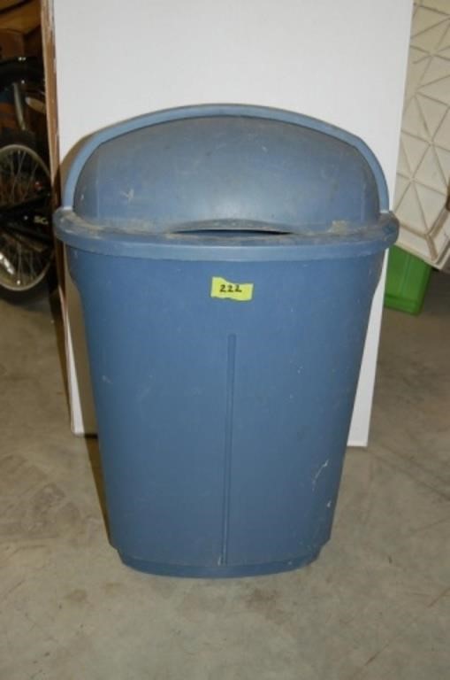 Garbage Can w/Lid