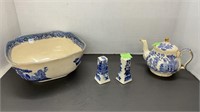 Semi-vitreous buffalo pottery bowl, salt&pepper