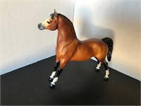 MODEL HORSE CHESTNUT BLACK MANE/TAIL 4 WH SOCKS