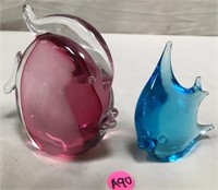 350 - LOT OF 2 ART GLASS TROPICAL FISH (A90)