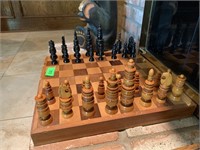 CHESS BOARD W PIECES / MARBLE & WOOD NOTES