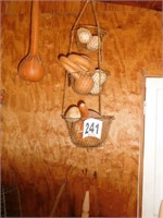 Hanging vegetable basket