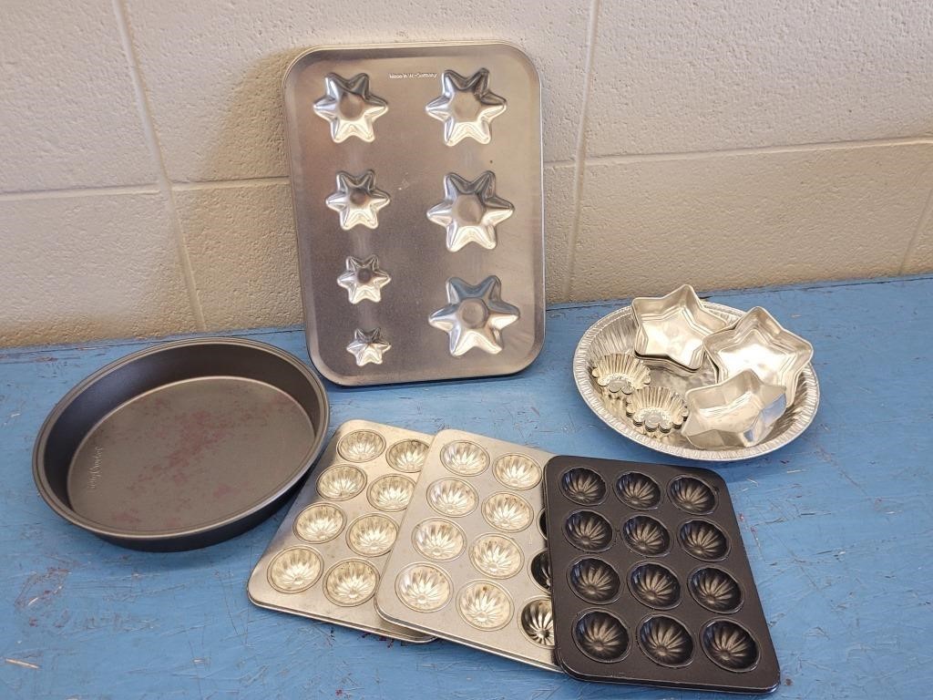 COOKIE & CANDY MOULDS 17 PIECES