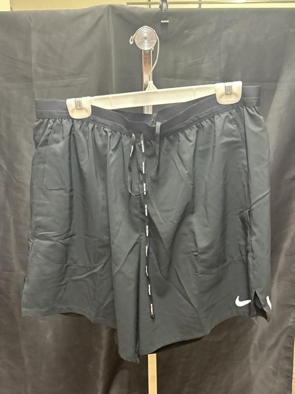 2 Men’s XL Nike Shorts RRP $68.00