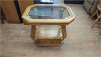 BEAUTIFUL OAK END TABLE WITH A GLASS TOP (22" W X