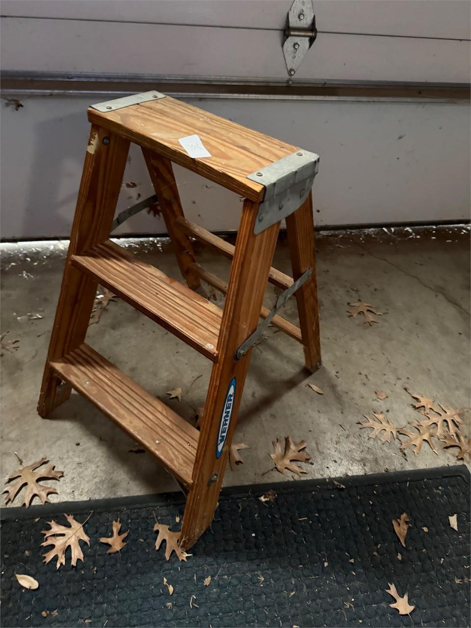 2' STEP LADDER