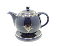 Hall China Globe teapot, 6 cup with trivet