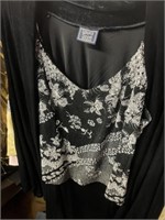 WOMAN'S CLOTHING LOT - SEE ALL PHOTOS