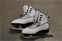 CCM FIGURE SKATES - SIZE 9